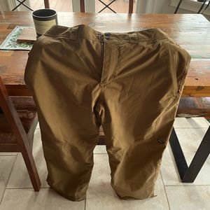 Mens O’Neil Ski pants, light weight XL with Velcro adjustment on waist